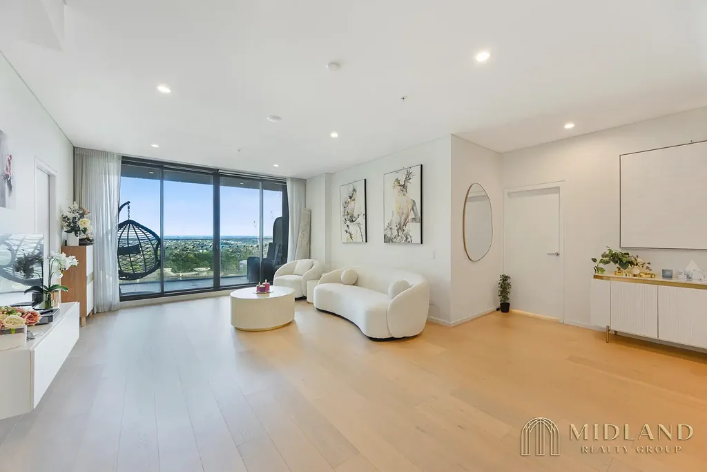 St Leonards 2 Bedroom Sophisticated Corner Residence with Unbeatable Convenience