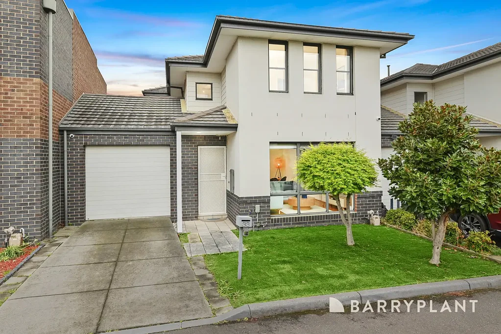 33 Waverley Park Drive, Mulgrave, VIC 3170