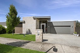 4 Henderson Drive, Wandana Heights