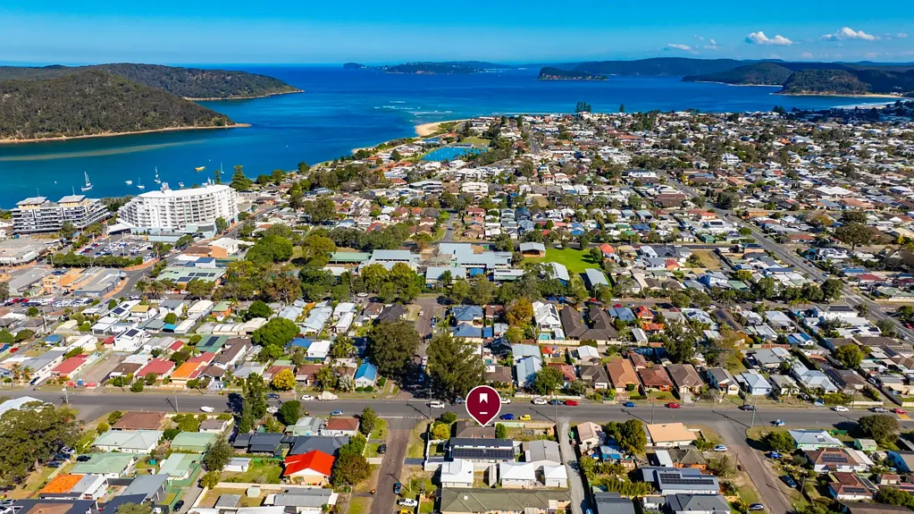 Ettalong Beach 2 Slaapkamer A Rare Opportunity with Three Street Frontages.
