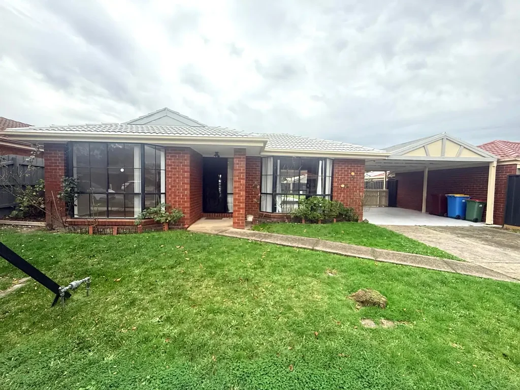 SPACIOUS FAMILY HOME IN CONVENIENT LOCATION!