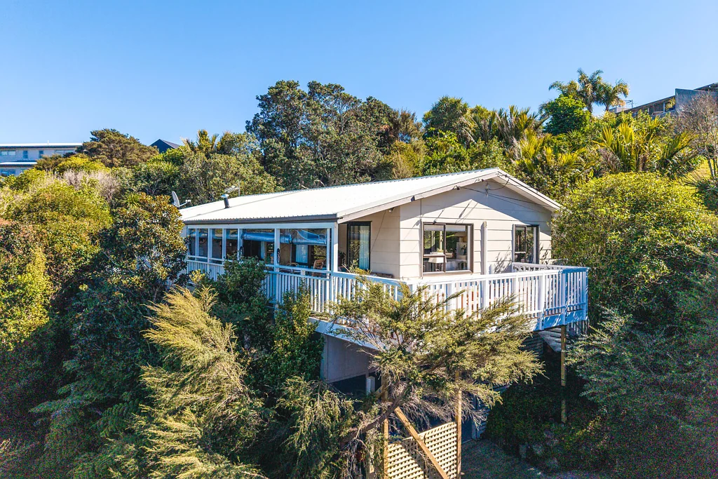 Surfdale 3房  Elevated, sunny & made for Island living