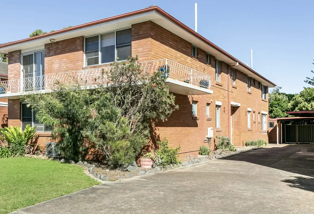 Perfect lifestyle, short walk to shops, cafes, Darby street and beaches.