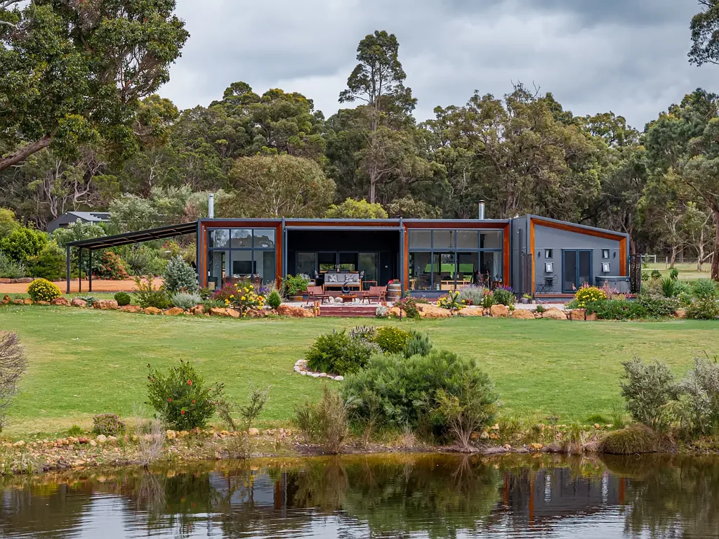Rosa Brook  Lifestyle, Luxury & Complete Privacy