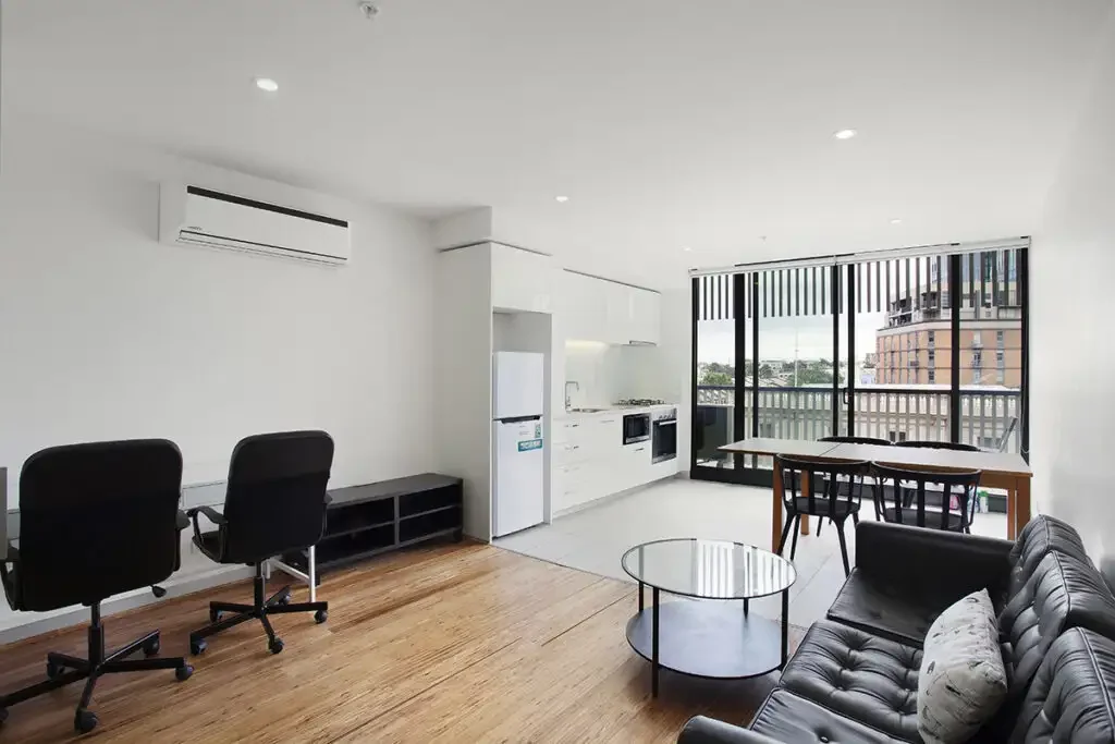 STYLISH SEMI-FURNISHED CBD APARTMENT OPPOSITE QUEEN VICTORIA MARKET