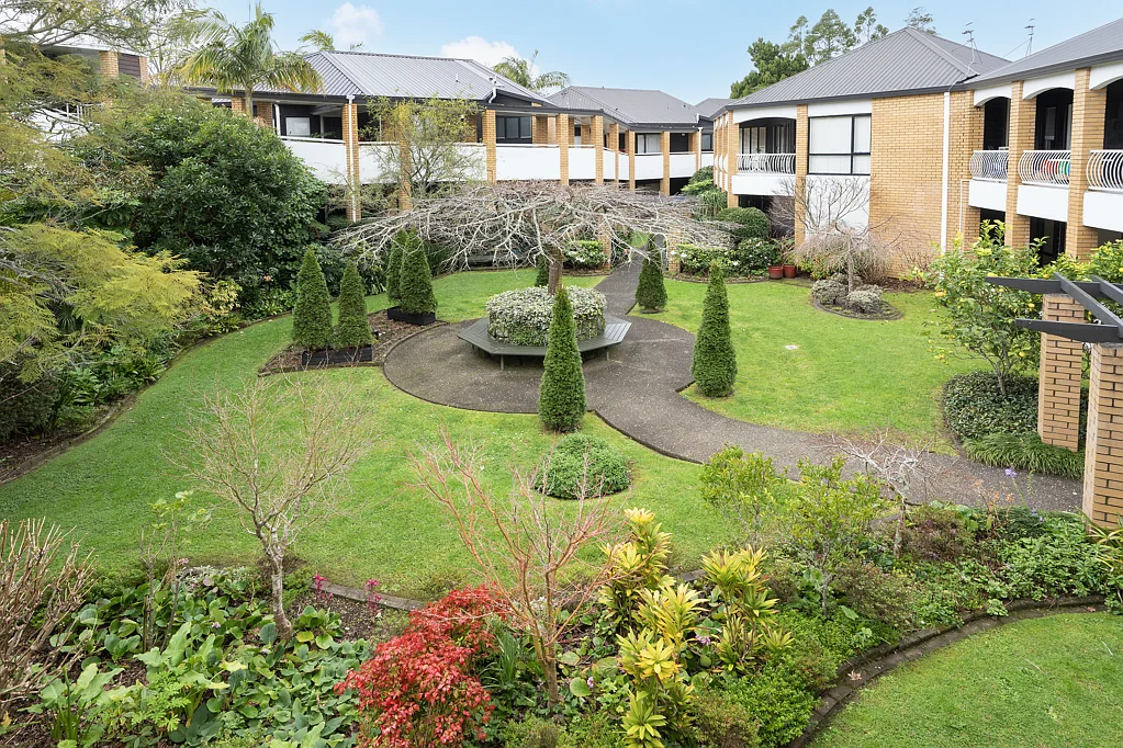 Remuera 2Moenga ENJOY ALL DAY SUN AT THE "REMUERA MEWS"