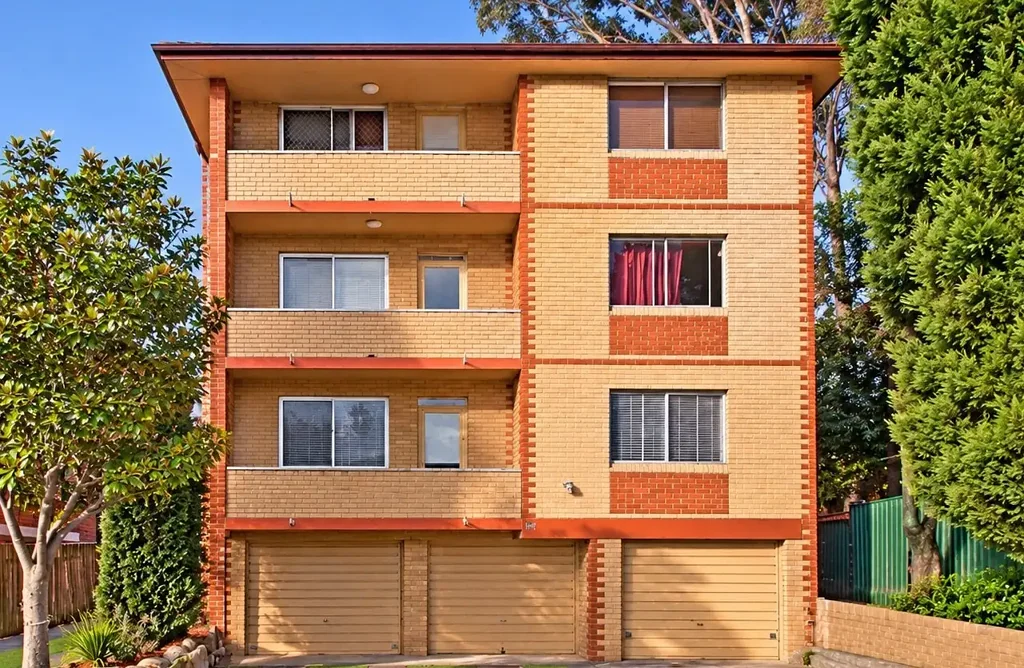 Sun-Drenched Top Floor Apartment in a Prime Ashfield Location