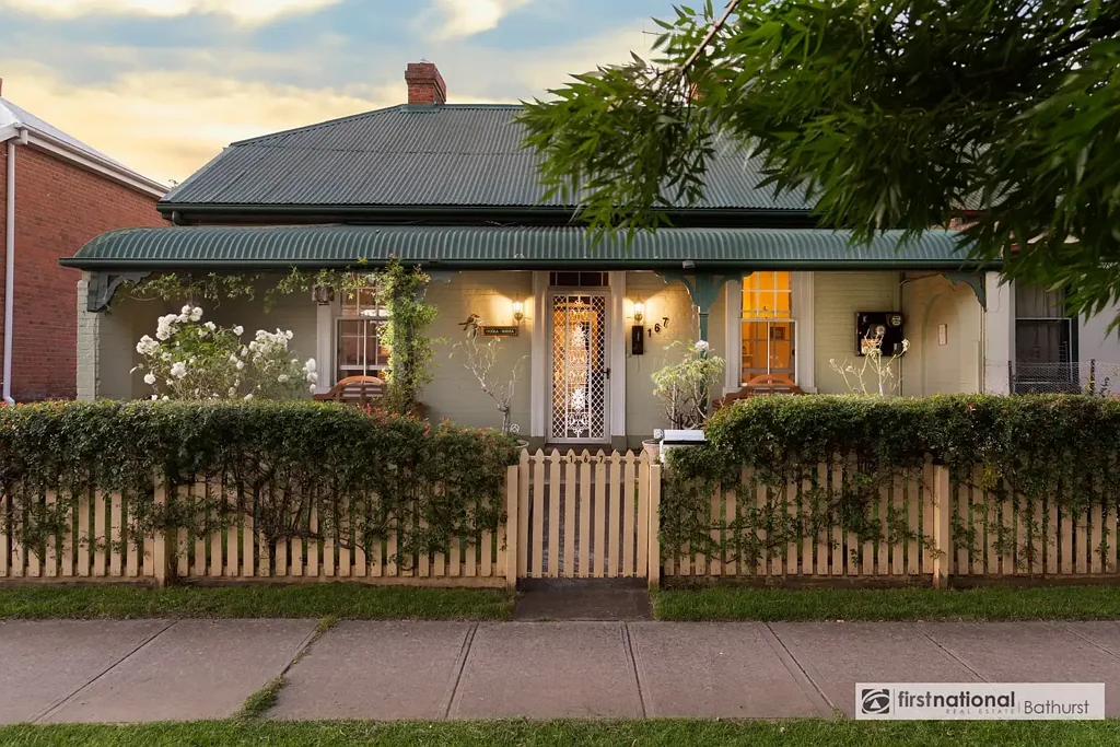 Bathurst 4ਬੈੱਡਰੂਮ Victorian Charm Meets Modern Comfort in the Heart of Bathurst