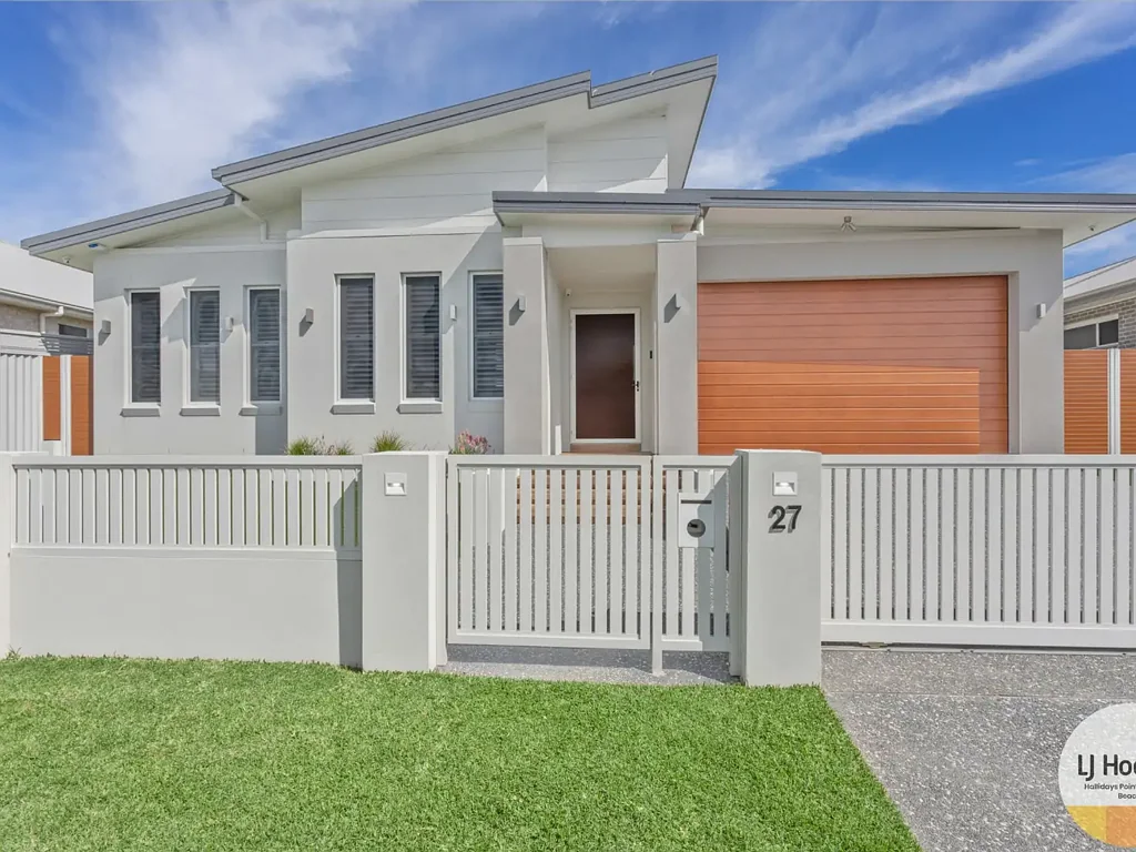 Diamond Beach 4 Bedroom Coastal Luxury Just Minutes from the Ocean - Owners motivated to sell, bring you