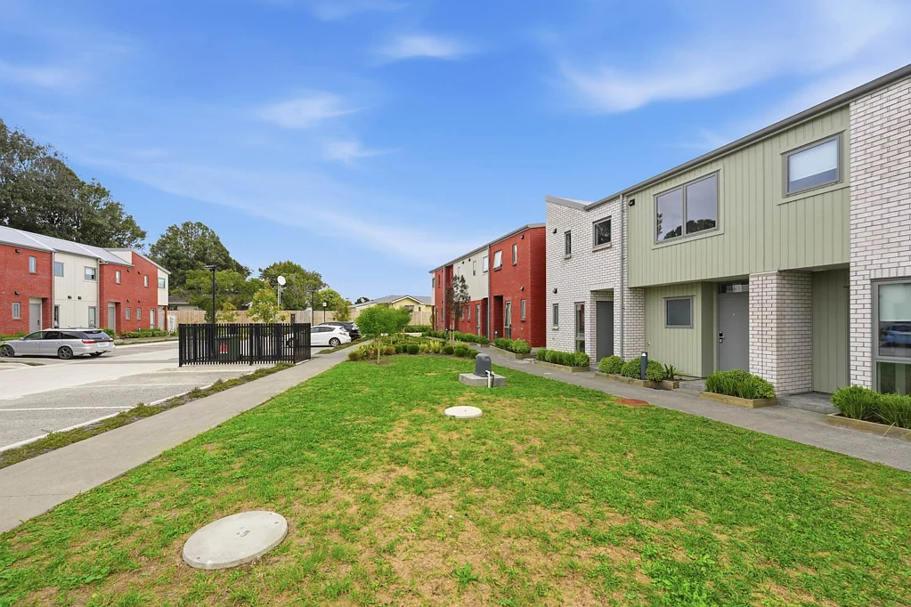 Mangere East 2Moenga Te Ara Wai, Mangere East