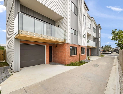 723C Massey Road, Mangere, Manukau City, 5 Kuwarto, 3 Banyo, Townhouse