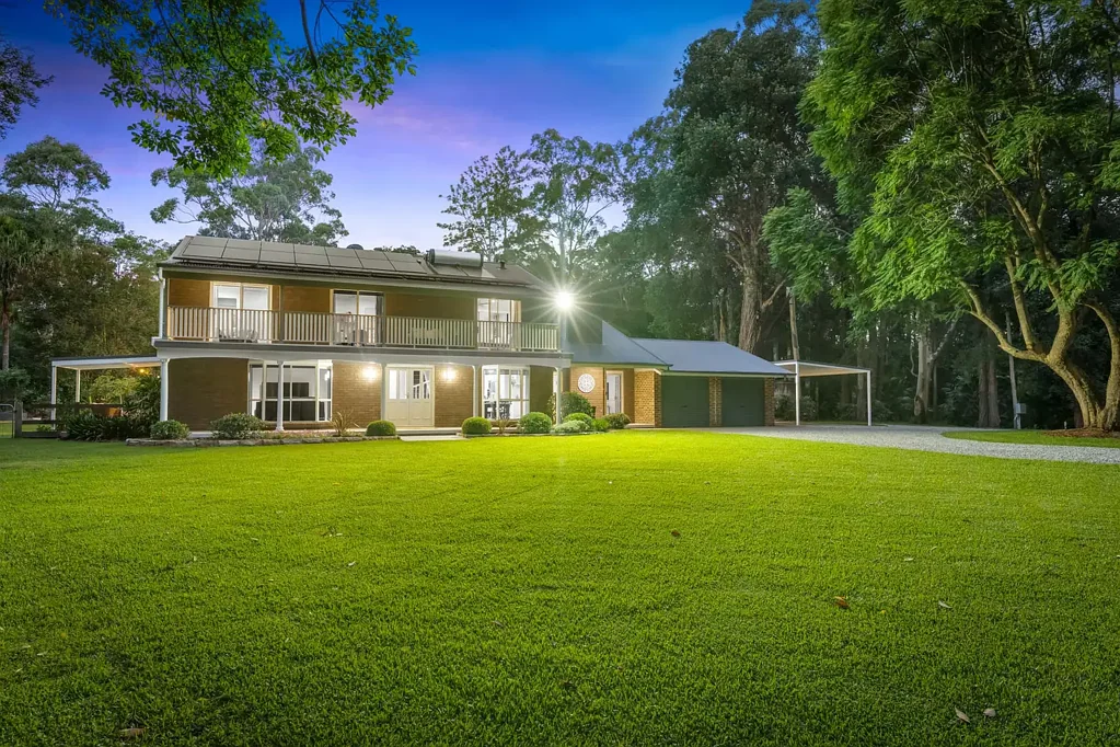 Kangy Angy 5 Bedroom Stunning 6-Acre Estate with Resort-Style Living & Breathtaking Grounds
