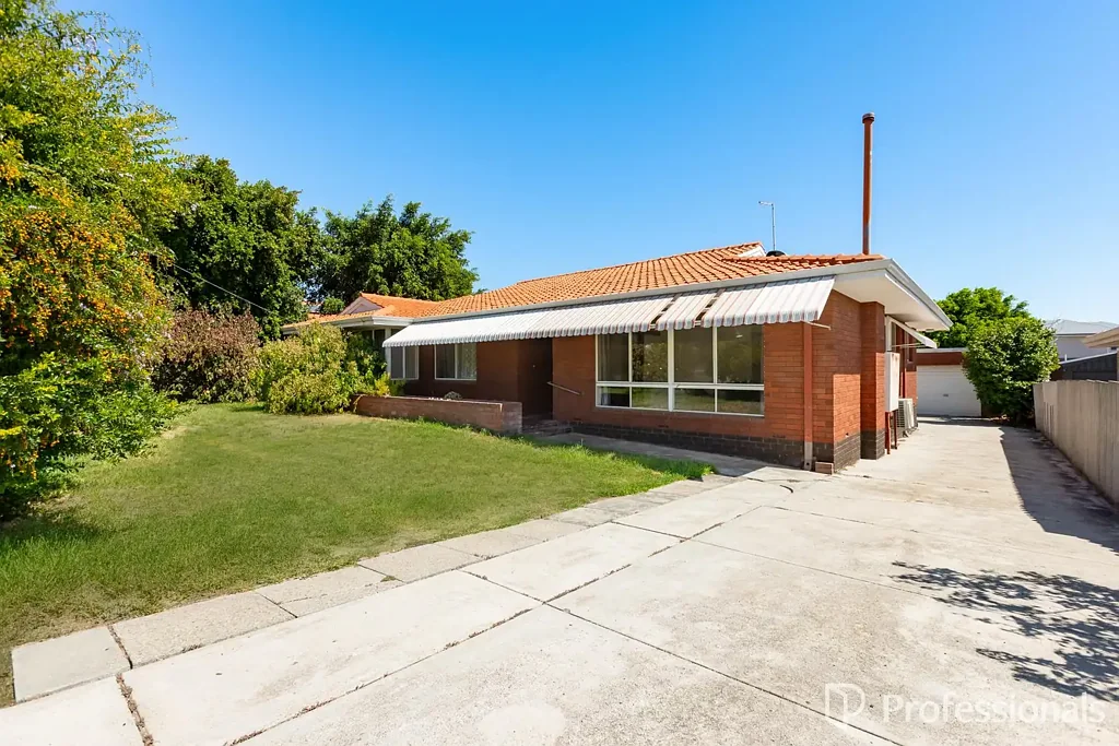 Balcatta 3ห้องนอน Retro, Reno or Demo? - Whatever you are looking for this property will meet your needs.