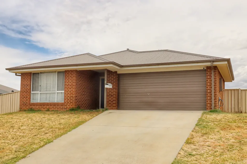2 Burgundy Street, Cowra, NSW 2794