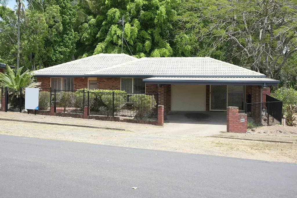 Bundaberg West 5ห้องนอน Space for the Whole Family – 5 Beds, Modern Kitchen, Big Block