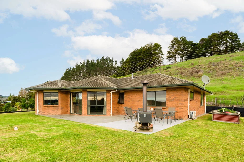 Hikurangi 3房  Everything you need with spectacular views!