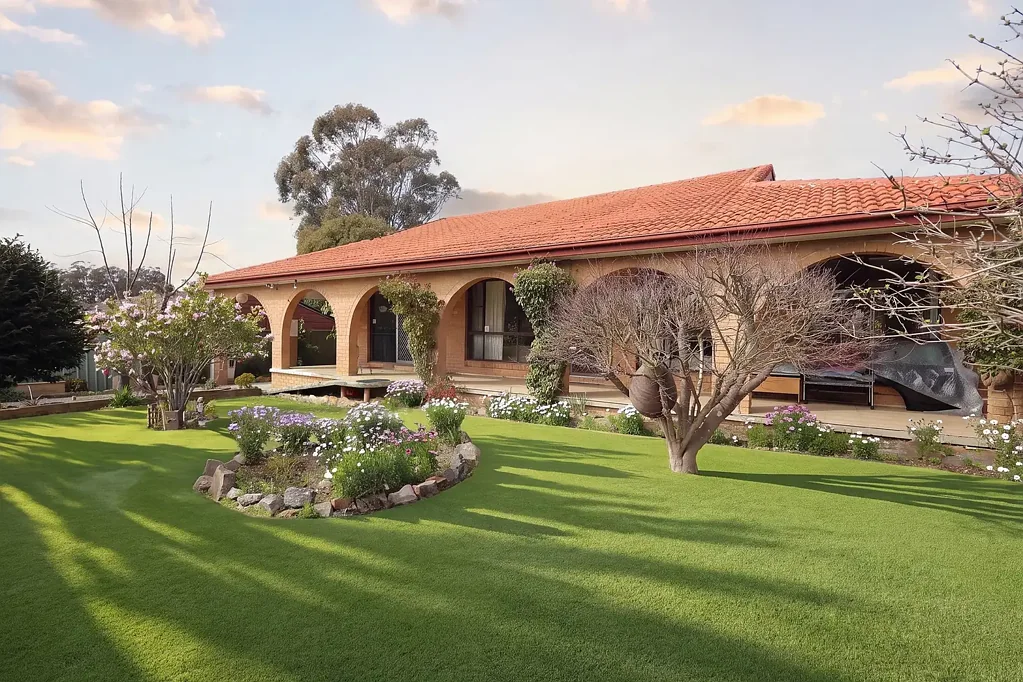 Colo Vale 5Phòng ngủ Mediterranean Charm Meets Investment Potential