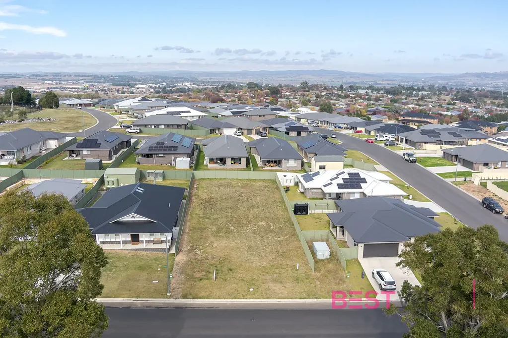 Kelso  Build Your Dream Home with Ideal Northern Views!