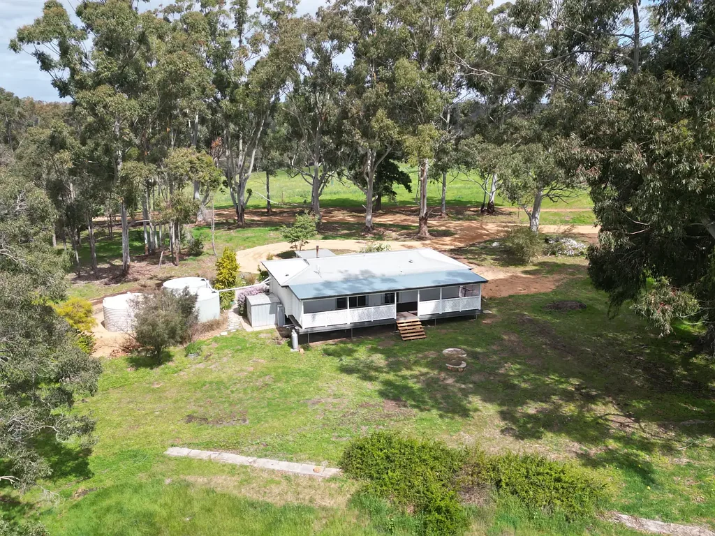 Gidgegannup - Well presented home with picturesque rural outlook