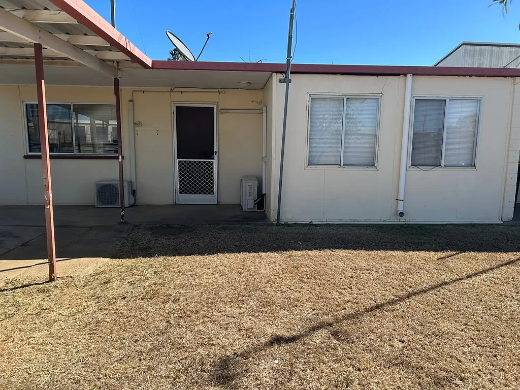 Charming 2-Bedroom Home in a Convenient Blackwater Location – Lawn Maintenance Included!