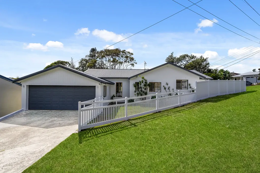 2 Poplars Avenue, Bateau Bay, NSW 2261