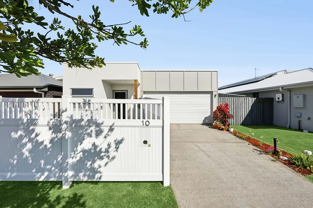 Palmview 3Kwarto The Perfect First Home in Palmview's Harmony Estate!  - REF: 4500