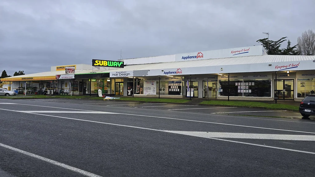 Katikati Large format retail with profile