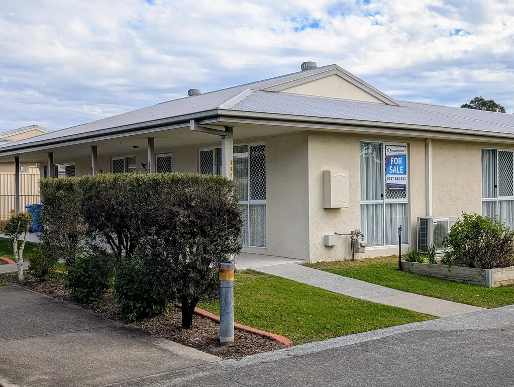 Waterford 3 Bedroom OUTLOOK TO PARKLAND & SHORT WALK TO LAKE