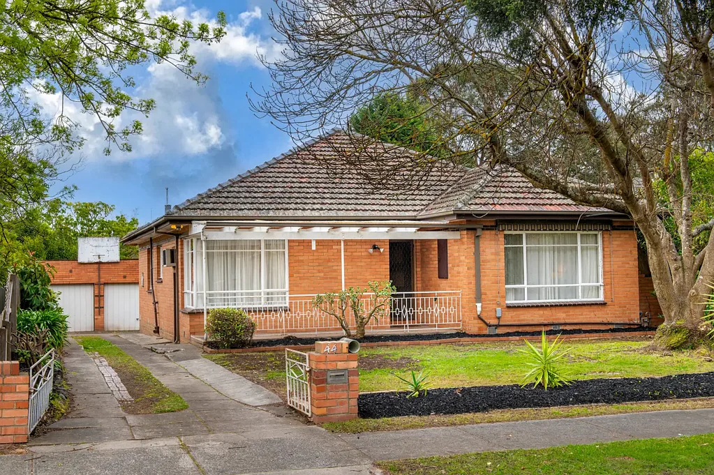 Blackburn South 3ਬੈੱਡਰੂਮ Classic Comfort & Endless Possibilities on 711sqm (approx.)