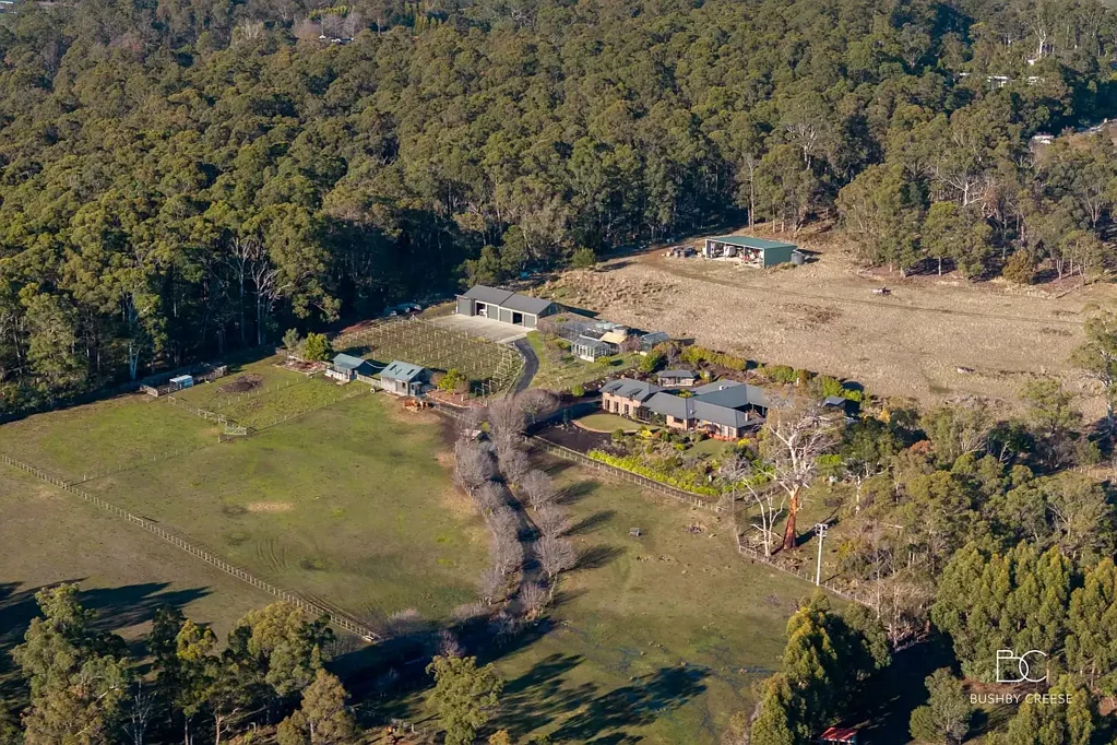 Riverside 4ਬੈੱਡਰੂਮ Expansive Riverside Estate set on over 10 acres