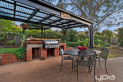 21 BARRY ST, MADDINGLEY VIC 3340, 3 ਕਮਰੇ, 2 ਬਾਥਰੂਮ, House