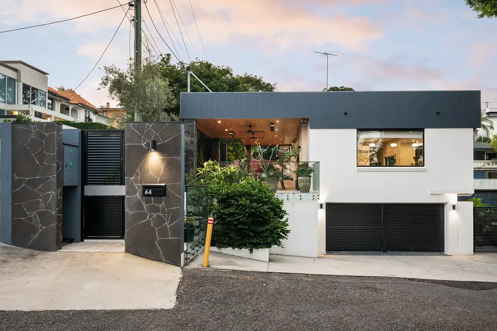 Hamilton 4Zimmer Contemporary Luxury in one of Hamilton's Finest Street's