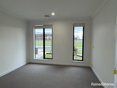 94 Dutchelm Avenue, Werribee, VIC 3030, 4房, 2浴, House