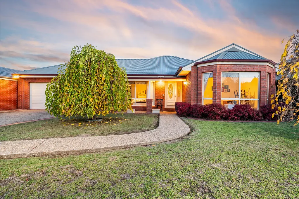 Wodonga 4部屋 SPACIOUS & IMPECCABLE FAMILY HOME