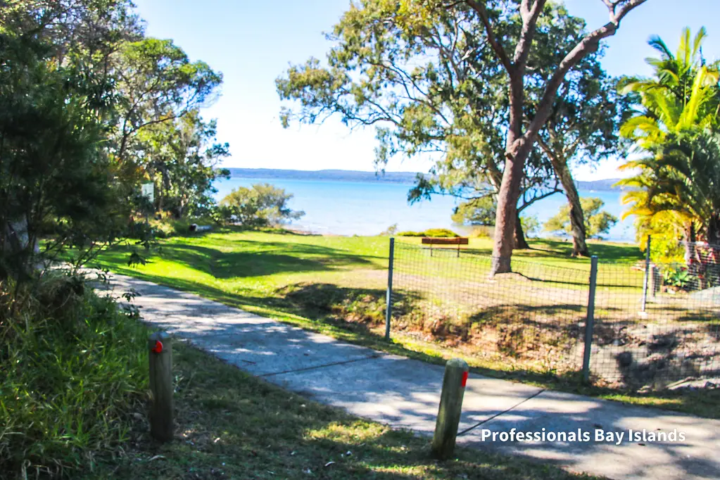 36 Morwong Street, Macleay Island, QLD 4184