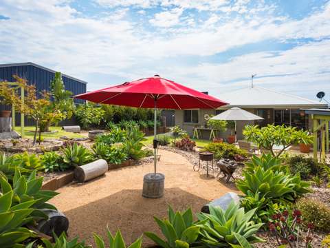 Merimbula 3 Bedroom Coastal Oasis Minutes to Pristine Beaches