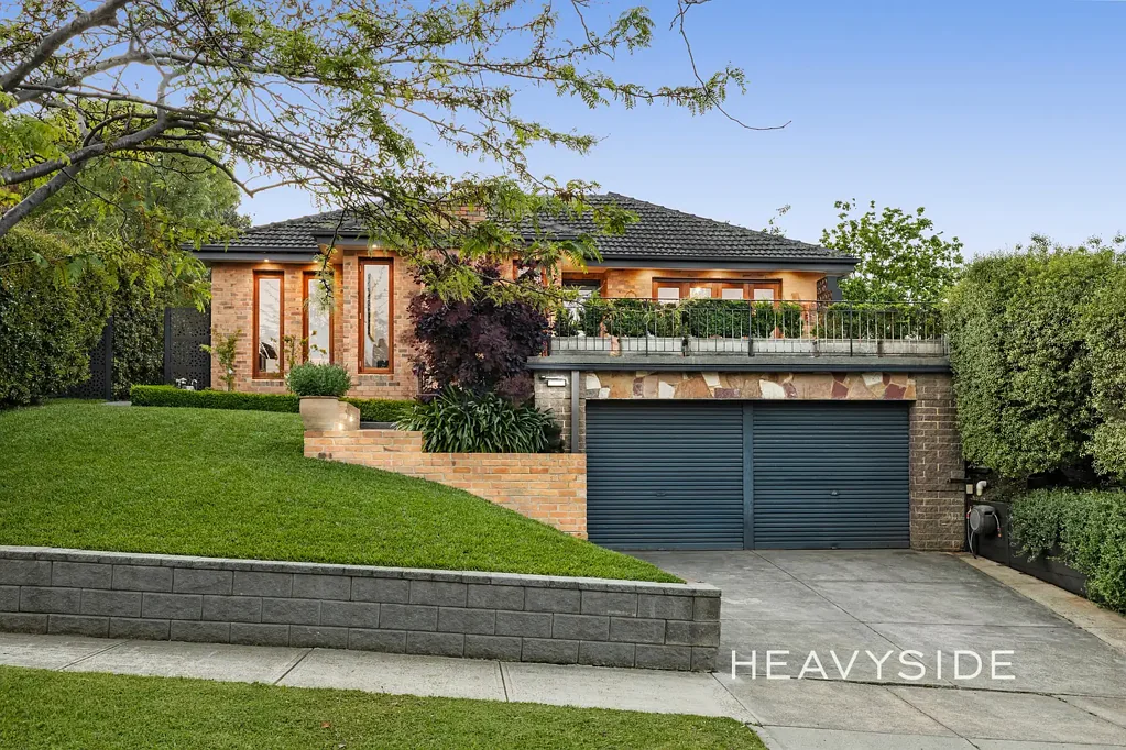 Mont Albert North 4ਬੈੱਡਰੂਮ Contemporary Family Living with Resort-Style Outdoor Appeal