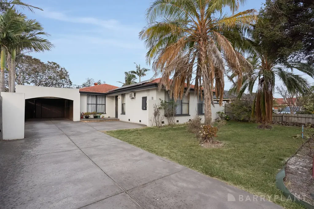 Dandenong North 3chambre IDEAL LOCATION, PACKED WITH POTENTIAL ON 579M2