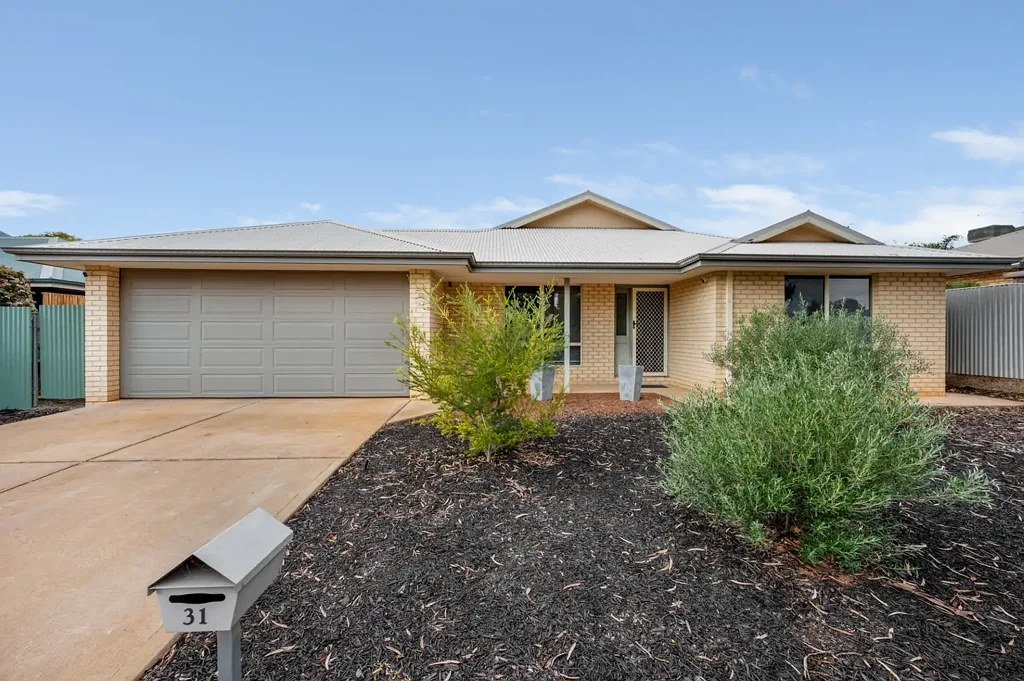 Hannans 4બેડરૂમ Huge, Brick 4-Bedroom Home; Located in a Sought-After Hannans Location!