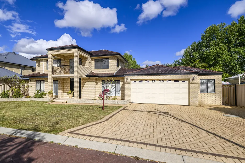Canning Vale 4침실 GRAND FAMILY LIVING WITH ROOM TO GROW