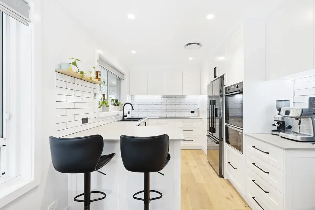 Dee Why 3Habitaciones Immaculately Renovated Beachside Apartment of Luxury and Convenience – 300m to Dee Why Beach