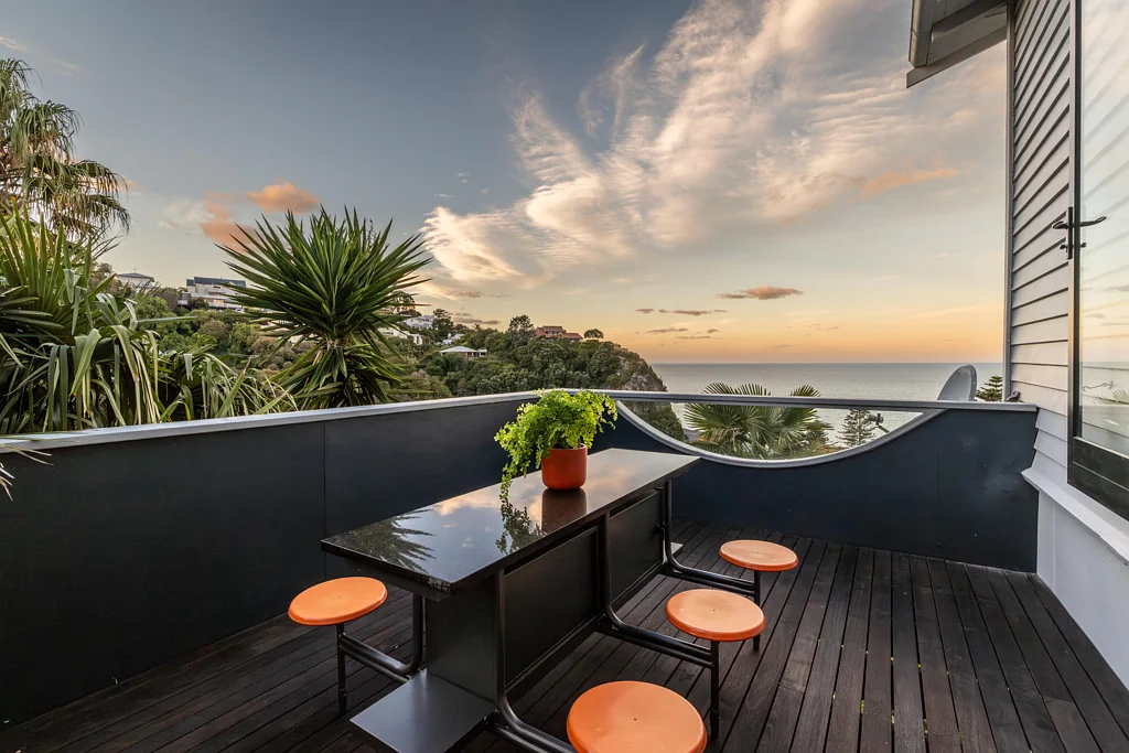 Napier Hill 3房  Panoramic Ocean Views with Income Potential