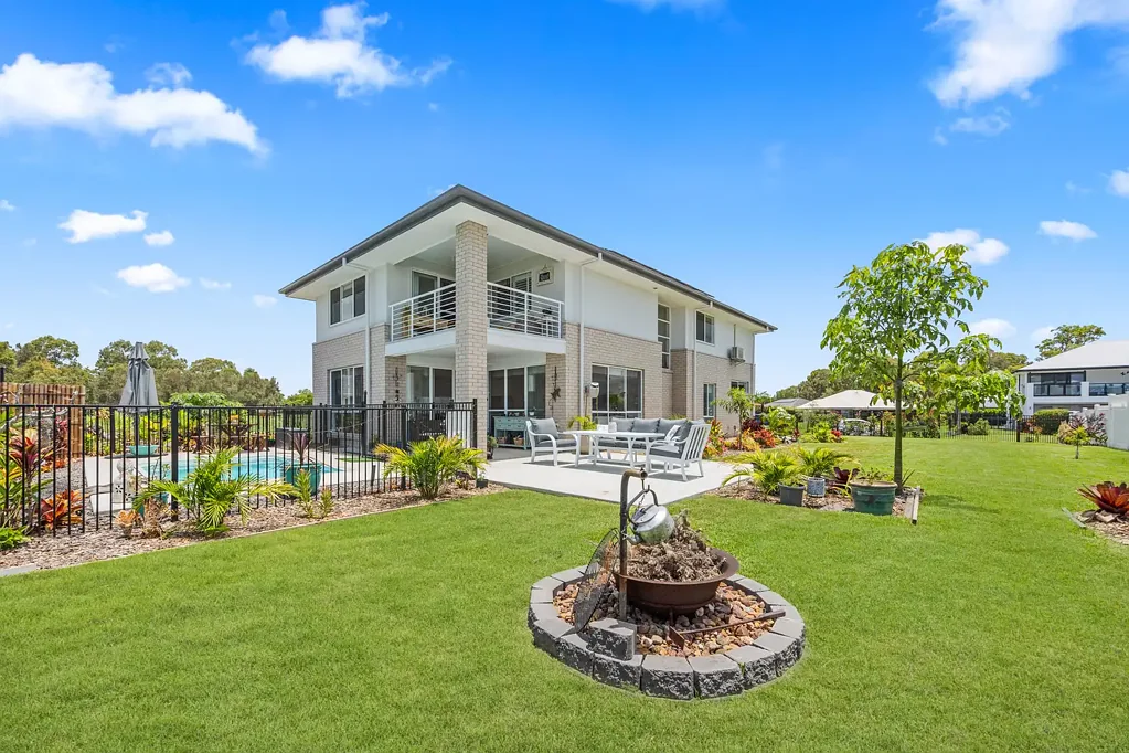 Burrum Heads 5ห้องนอน Walking distance to the Beach!!!