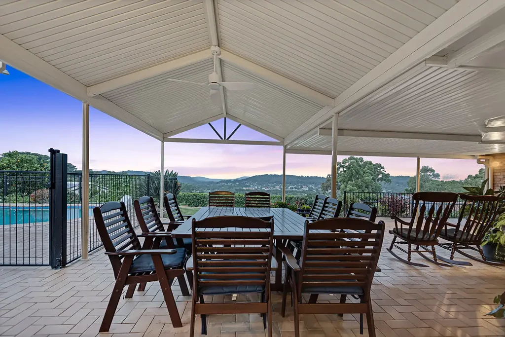 Nambour 4部屋 Light-Filled Entertainer on 1372m2 with Ocean Views