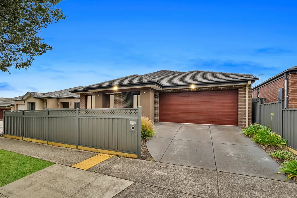 Manor Lakes 4chambre Move Straight In - Fully Upgraded Home in an Unbeatable Location!!
