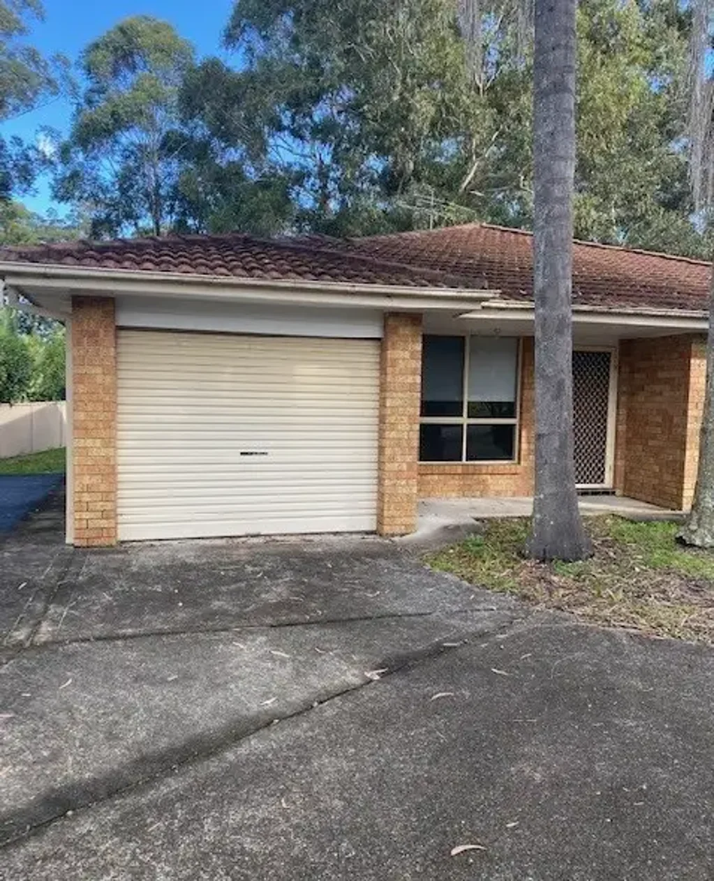 WELL PRESENTED NEAT & TIDY 2 BEDROOM UNIT!!!