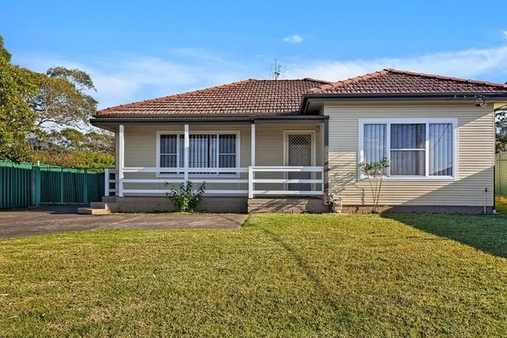 Charming 3-Bedroom Home in Quiet Figtree Location, Close to Shops!