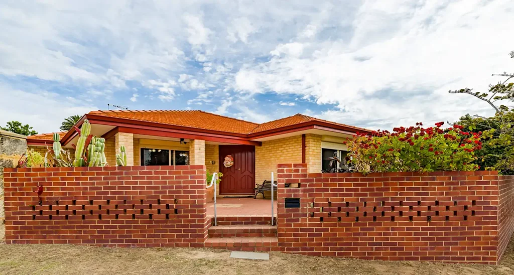 2 Bacich Mews, Lake Coogee, WA 6166