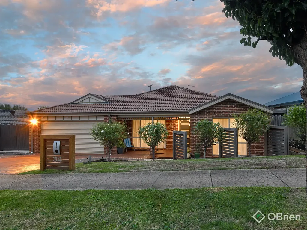 Drouin 4房  Valley Views, Versatile Living & Ultimate Entertaining – The Complete Family Haven