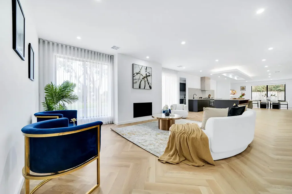 Mickleham 4Phòng ngủ BRAND NEW | 638 m2 (37sq built approx. ) |  4 MASTERS | 4 BATH | 2 LIVINGS | 2 KITCHEN | MASSIVE DOUBLE SIDED BACKYARD